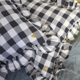 COUSSIN À VOLANT RÉGLISSE