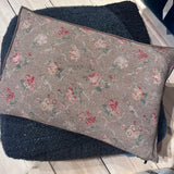 COUSSIN LIN WABI SABI JARDIN SECRET BLUSH 40x60 CM - MAISON DE VACANCES