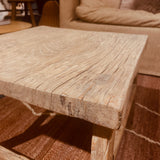 TABLE BASSE ANCIENNE EN ORME SUR PIEDS BOIS - 51X49CM