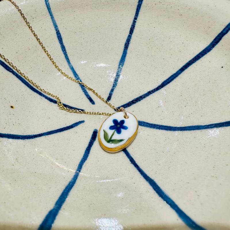 MEDAILLE EN PORCELAINE ET OR VÉRITABLE - FLEUR BICOLORE