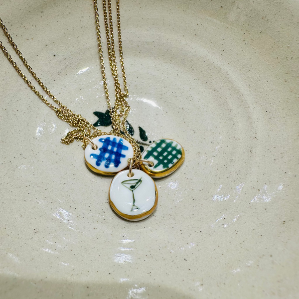 MEDAILLE EN PORCELAINE ET OR VÉRITABLE - COCKTAIL VERT