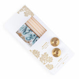 COFFRET CIERGES, ALLUMETTES ET 2 BOUGEOIRS LAITON // ÉCRU - MAISON PECHAVY