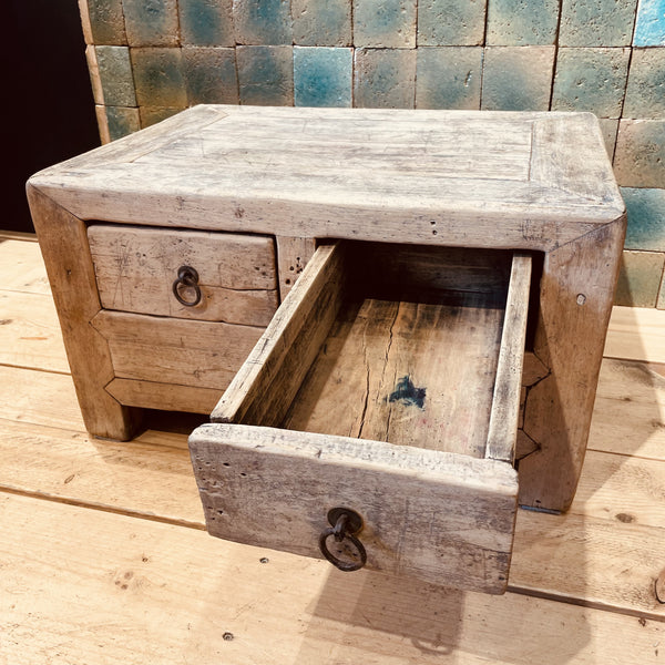 PETIT MEUBLE BAS AVEC 2 TIROIRS
