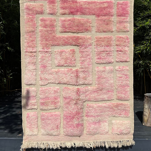 TAPIS BENI MRIRT CARRÉS ROSE 245x150 CM