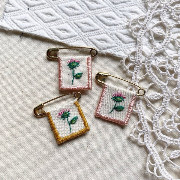 MEDAILLE FLEUR ROSE- OLIVE AND THE PEPPER